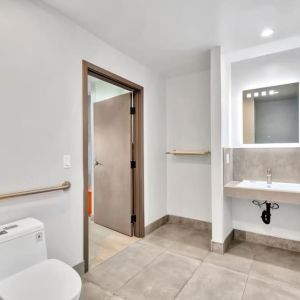 Private guest bathroom with shower at Exclusivo Inn & Suites. 