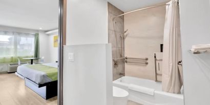 Private guest bathroom with shower at Exclusivo Inn & Suites. 