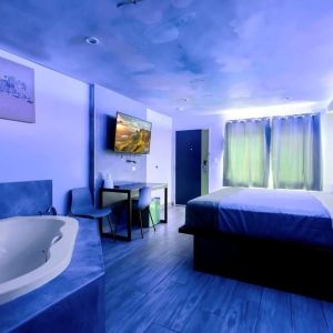 Day use room with TV at Exclusivo Inn & Suites. 