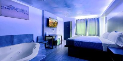 Day use room with TV at Exclusivo Inn & Suites. 