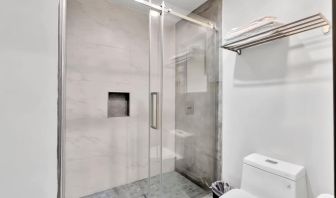 Private guest bathroom with shower at Exclusivo Inn & Suites. 