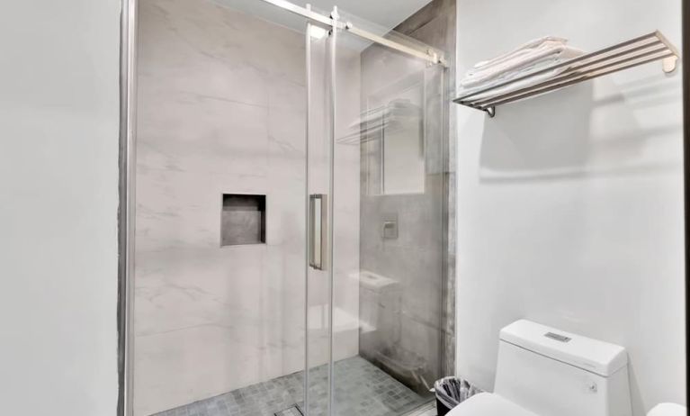 Private guest bathroom with shower at Exclusivo Inn & Suites. 