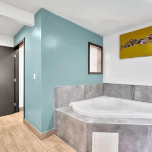 Hot tub at Exclusivo Inn & Suites. 