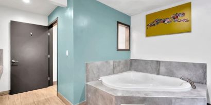 Hot tub at Exclusivo Inn & Suites. 