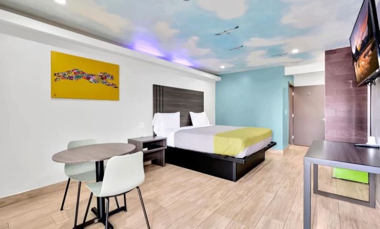Day use room with TV at Exclusivo Inn & Suites. 