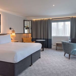 King room with natural light at DoubleTree By Hilton London Elstree.