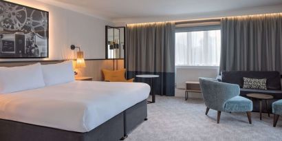 King room with natural light at DoubleTree By Hilton London Elstree.