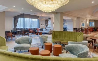 Lobby and lounge at DoubleTree By Hilton London Elstree.
