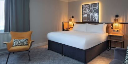 King room with natural light at DoubleTree By Hilton London Elstree.