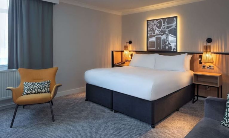 King room with natural light at DoubleTree By Hilton London Elstree.