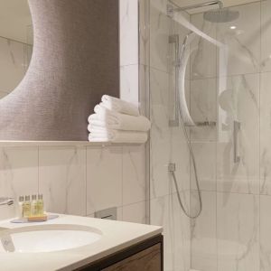 Guest bathroom at DoubleTree By Hilton London Elstree.