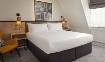 King room with natural light at DoubleTree By Hilton London Elstree.