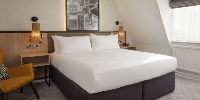 King room with natural light at DoubleTree By Hilton London Elstree.