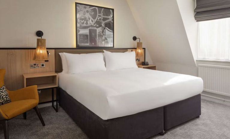 King room with natural light at DoubleTree By Hilton London Elstree.