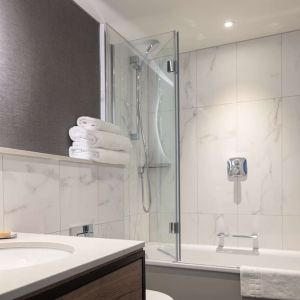 Guest bathroom at DoubleTree By Hilton London Elstree.