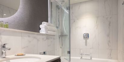 Guest bathroom at DoubleTree By Hilton London Elstree.