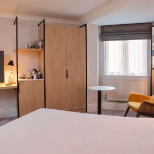 King room with natural light at DoubleTree By Hilton London Elstree.