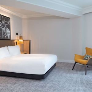 King room with natural light at DoubleTree By Hilton London Elstree.
