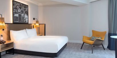 King room with natural light at DoubleTree By Hilton London Elstree.