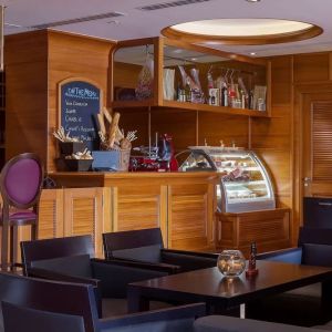 Snack bar at Hilton Dubai The Walk.