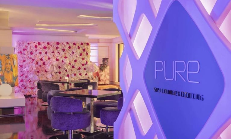 Hotel bar at Hilton Dubai The Walk.