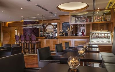 Lobby seating at Hilton Dubai The Walk.