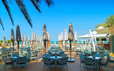 Outdoor dining at Hilton Dubai The Walk.
