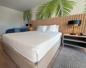 King room at The Harrison Hotel Downtown Hollywood.
