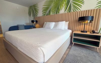 King room at The Harrison Hotel Downtown Hollywood.