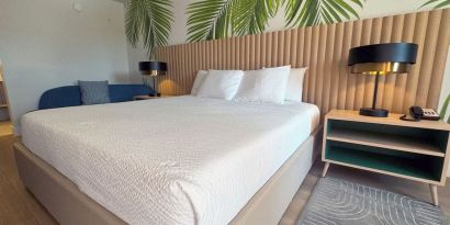 King room at The Harrison Hotel Downtown Hollywood.