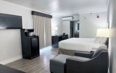 King room at The Harrison Hotel Downtown Hollywood.