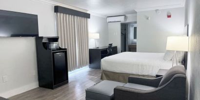 King room at The Harrison Hotel Downtown Hollywood.
