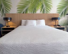 King room at The Harrison Hotel Downtown Hollywood.