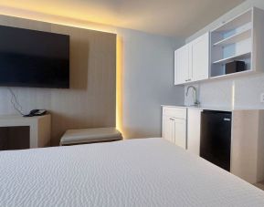 King room at The Harrison Hotel Downtown Hollywood.