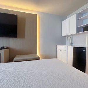 King room at The Harrison Hotel Downtown Hollywood.