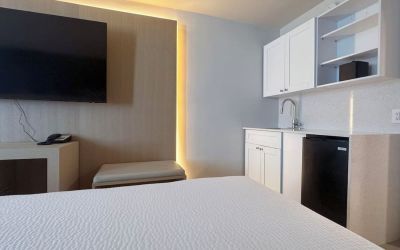 King room at The Harrison Hotel Downtown Hollywood.
