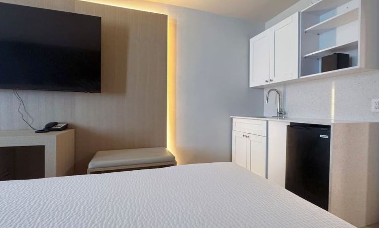 King room at The Harrison Hotel Downtown Hollywood.