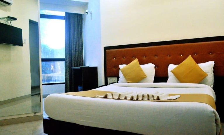 Cozy king room at THE BEST HOTEL MUMBAI.