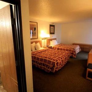 Day use twin room with private bathroom at Norwood Inn Minneapolis Roseville.