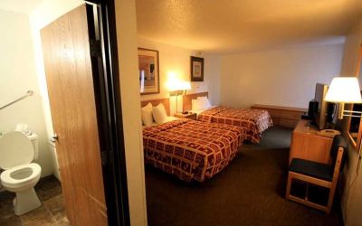 Day use twin room with private bathroom at Norwood Inn Minneapolis Roseville.