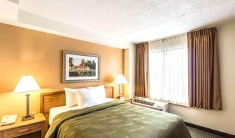 Bright day use room at Hotel Inn Milwaukee.