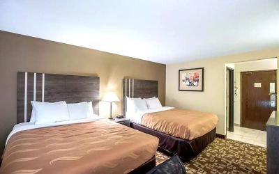 Day use twin room at Hotel Inn Milwaukee.