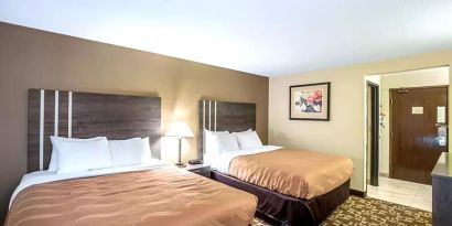 Day use twin room at Hotel Inn Milwaukee.