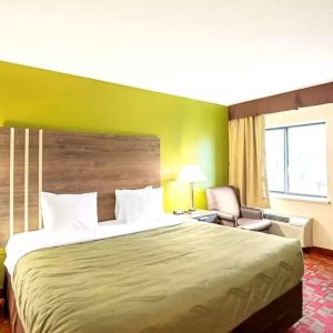 King room with sofa and work desk at Hotel Inn Milwaukee.