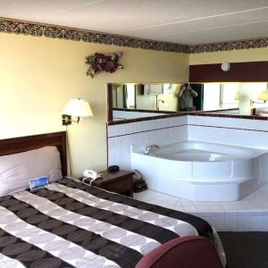 King suite with hot tub at Norwood Inn And Suites Worthington.