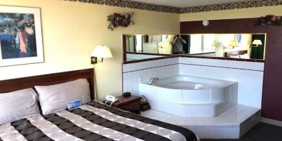 King suite with hot tub at Norwood Inn And Suites Worthington.