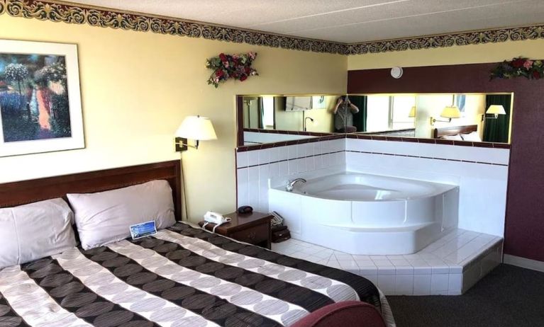 King suite with hot tub at Norwood Inn And Suites Worthington.
