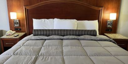 King bed at Casa Rosa Inn.