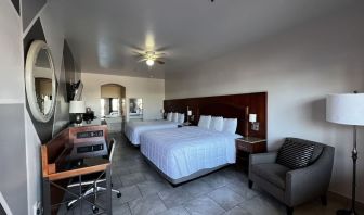 Day use twin room with work desk and private bathroom at Casa Rosa Inn.