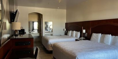 Day use twin room with work desk at Casa Rosa Inn.